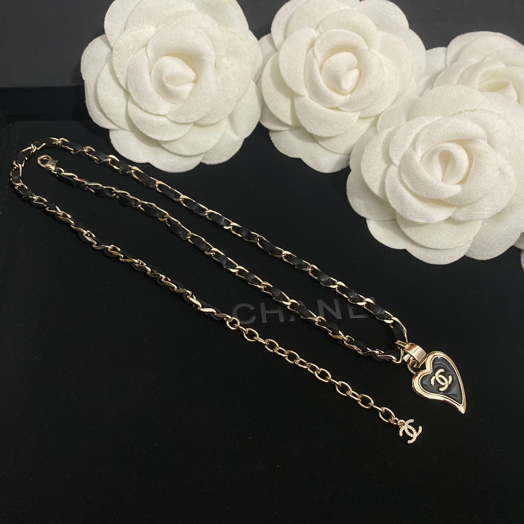 Heart-shaped Metal and Leather Necklace