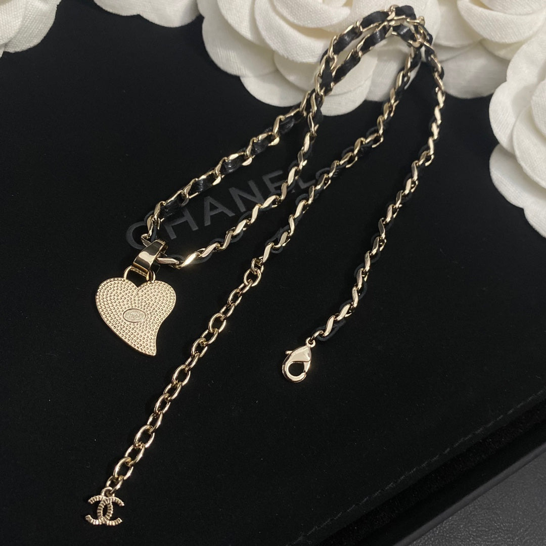 Heart-shaped Metal and Leather Necklace