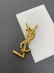Elegant Golden Ribbed Brooch