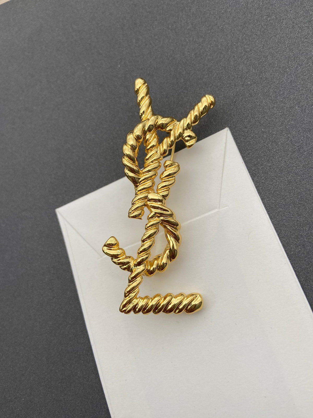 Elegant Golden Ribbed Brooch