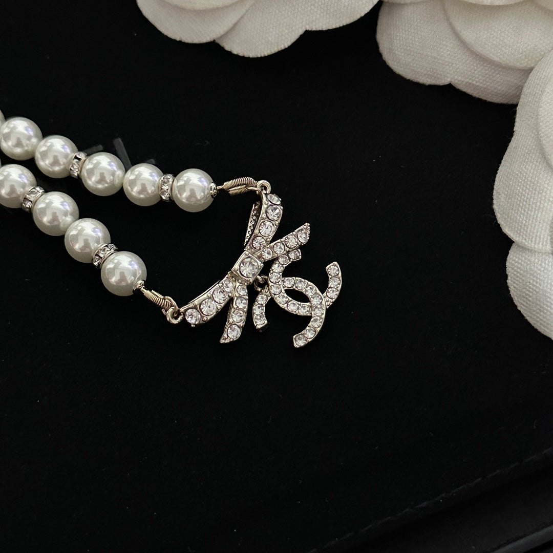 Pearl bow pendant necklace