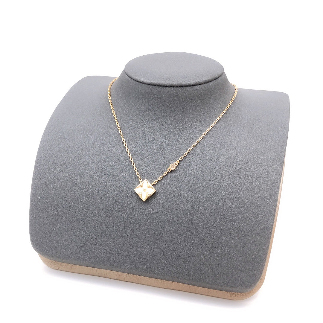 Mother-of-Pearl Four-Leaf Clover Necklace