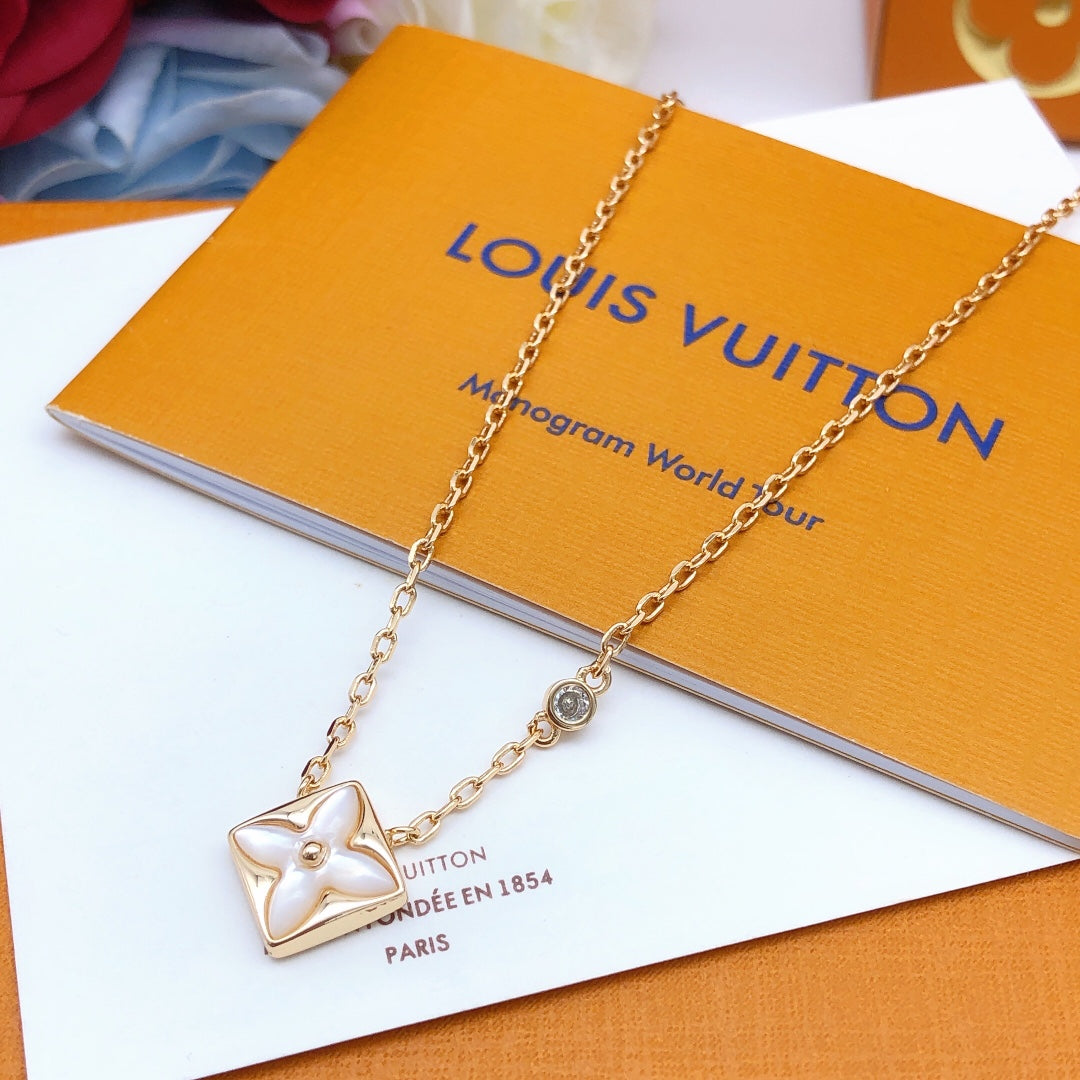 Mother-of-Pearl Four-Leaf Clover Necklace