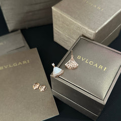 Classic fan-shaped small earrings