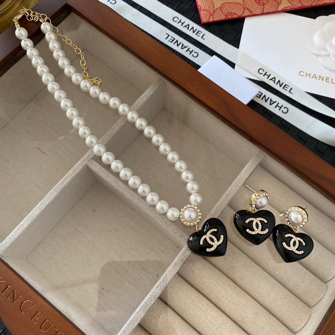 Heart pearl earrings & necklace