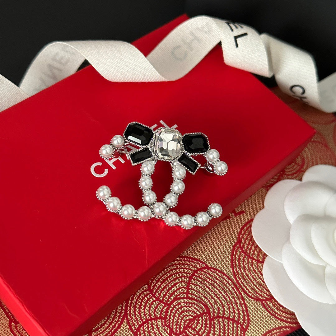 Elegant Pearl Bow Brooch