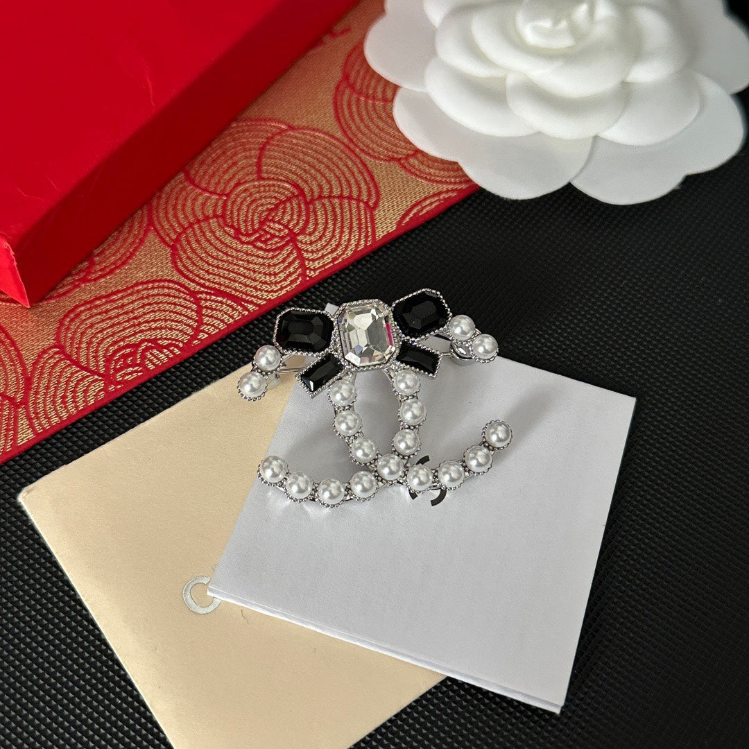 Elegant Pearl Bow Brooch
