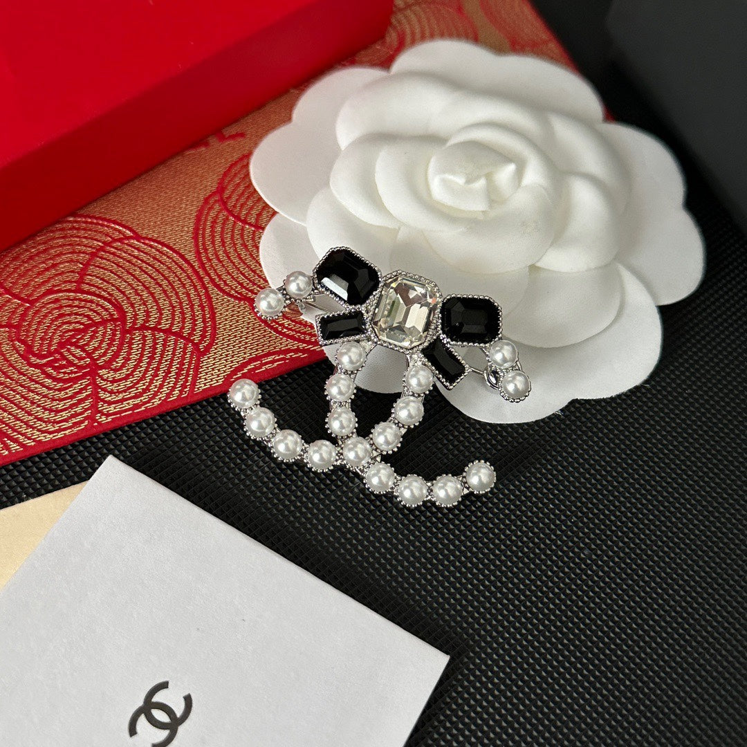 Elegant Pearl Bow Brooch