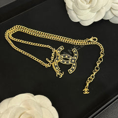 Fashionable gold star pendant necklace