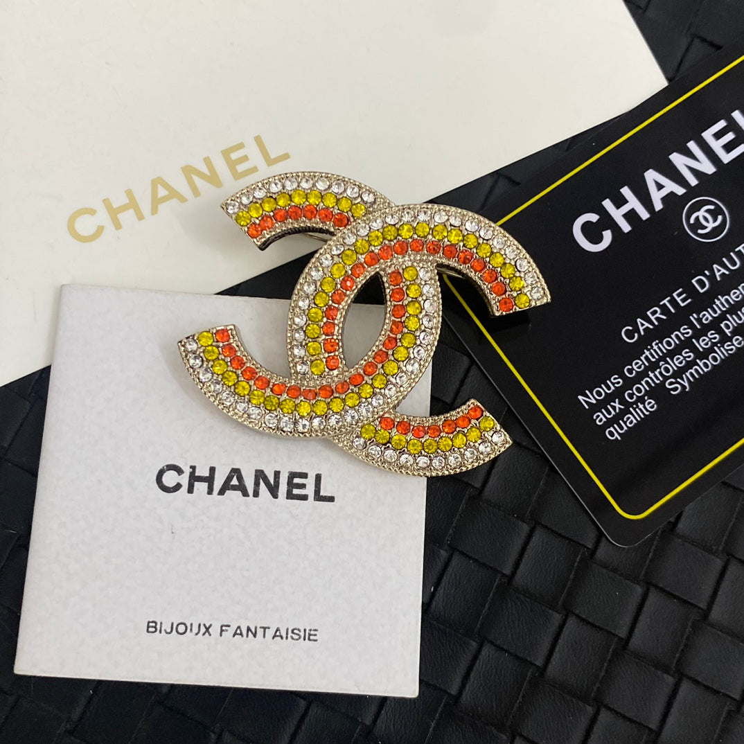 Fashionable Colored Diamond Brooch
