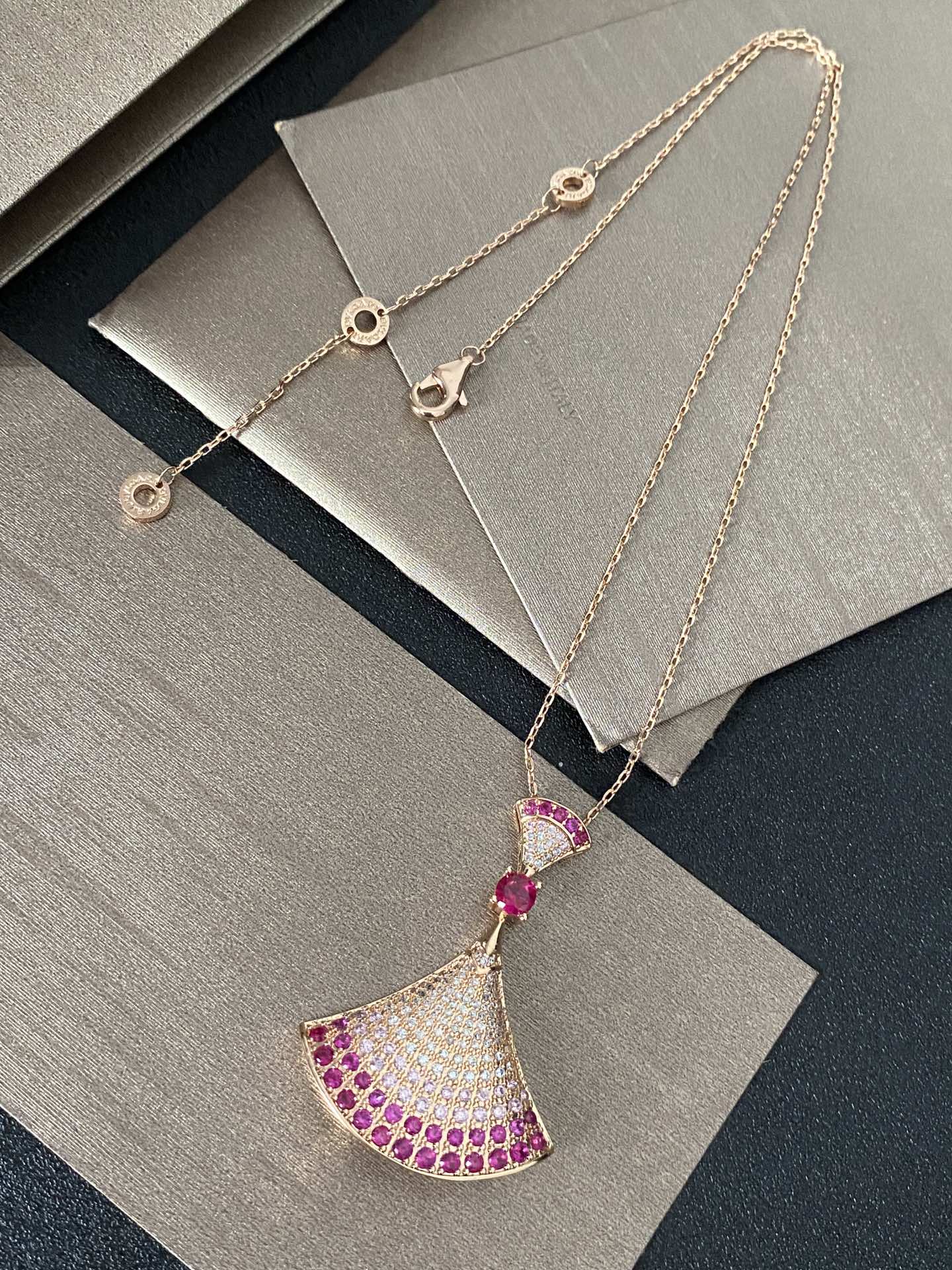 Sparkling Diamond Fan-Shaped Necklace