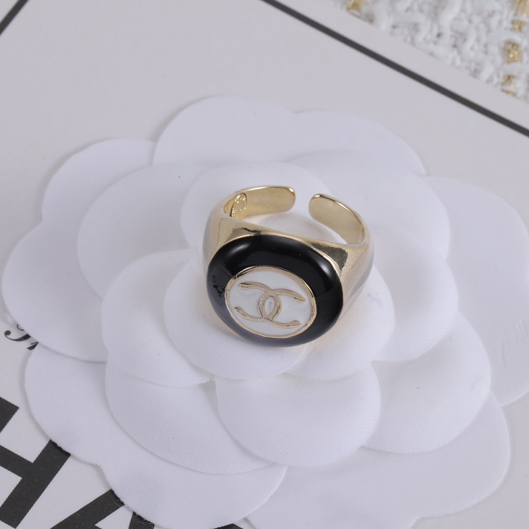 Elegant enamel open ring