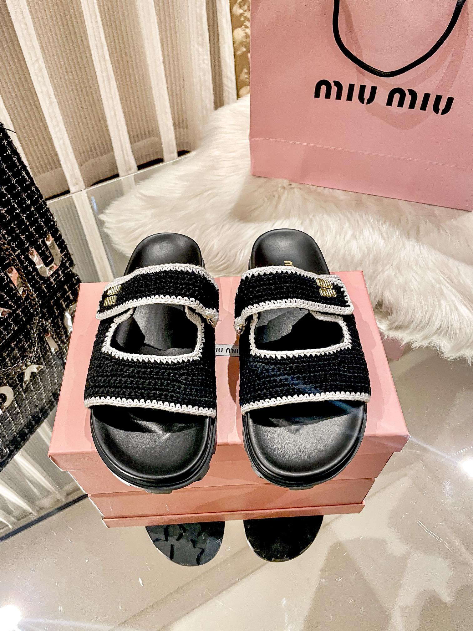 Fashionable Straw Velcro Slippers