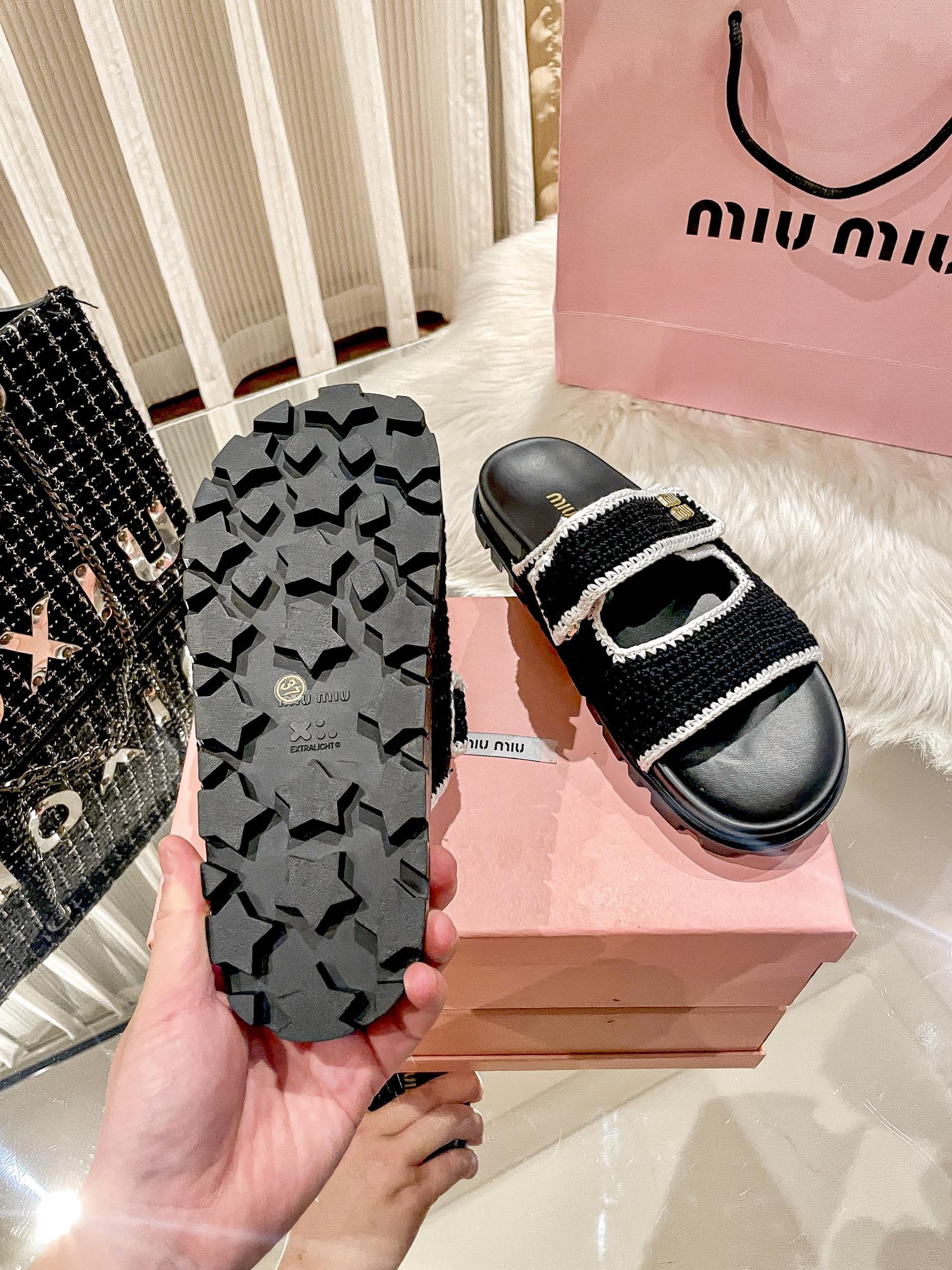 Fashionable Straw Velcro Slippers
