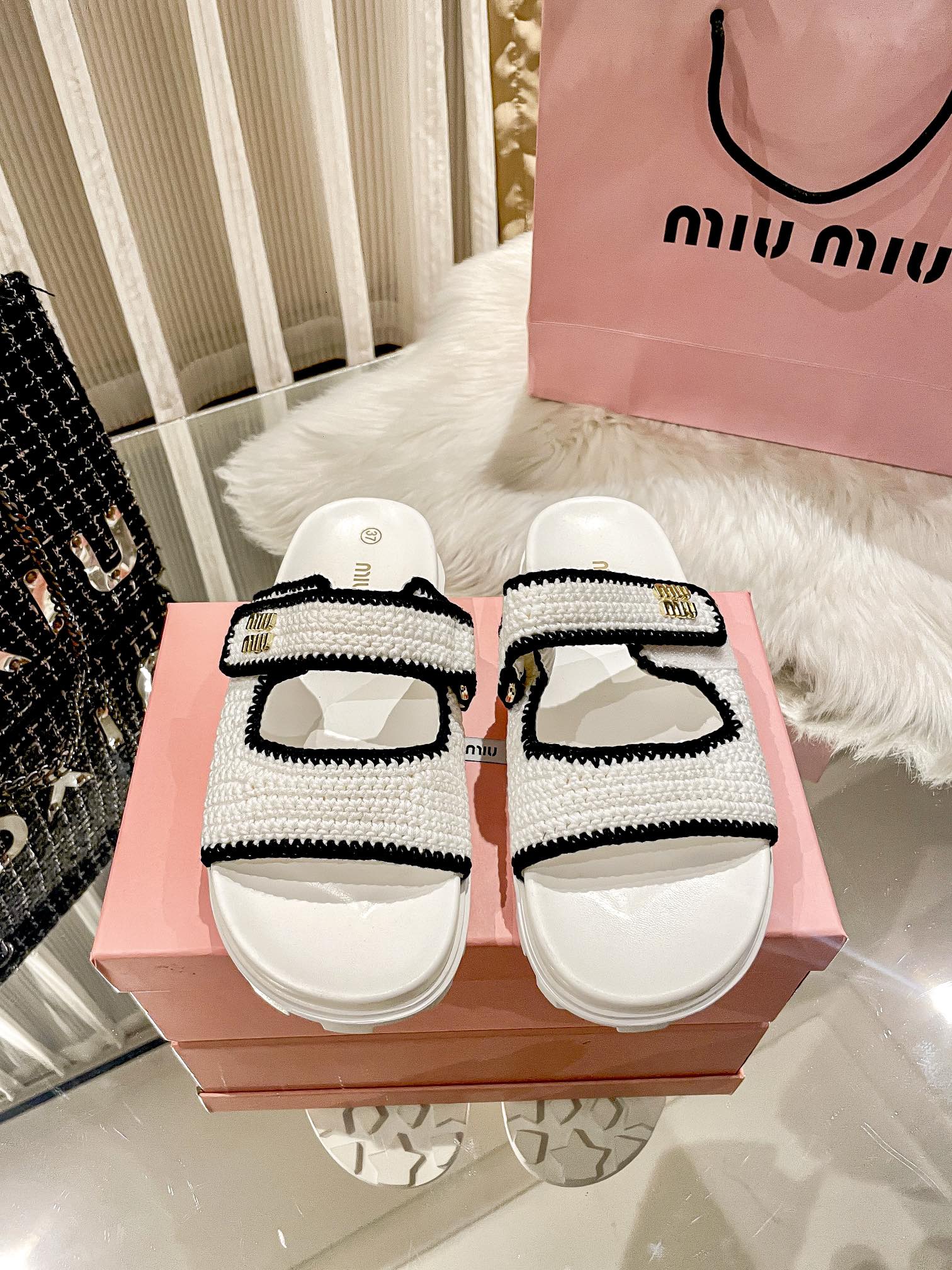 Fashionable Straw Velcro Slippers