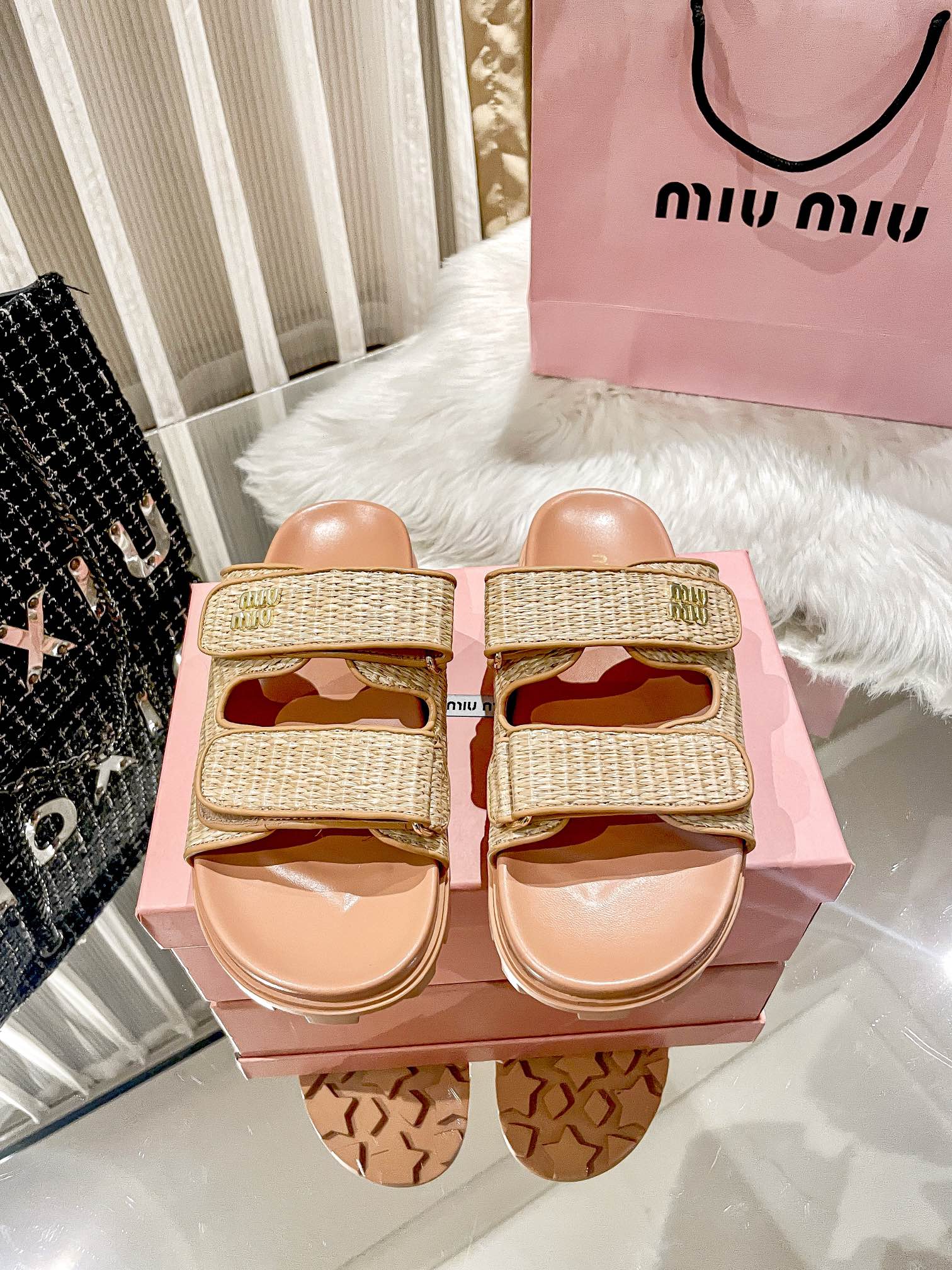 Fashionable Straw Velcro Slippers