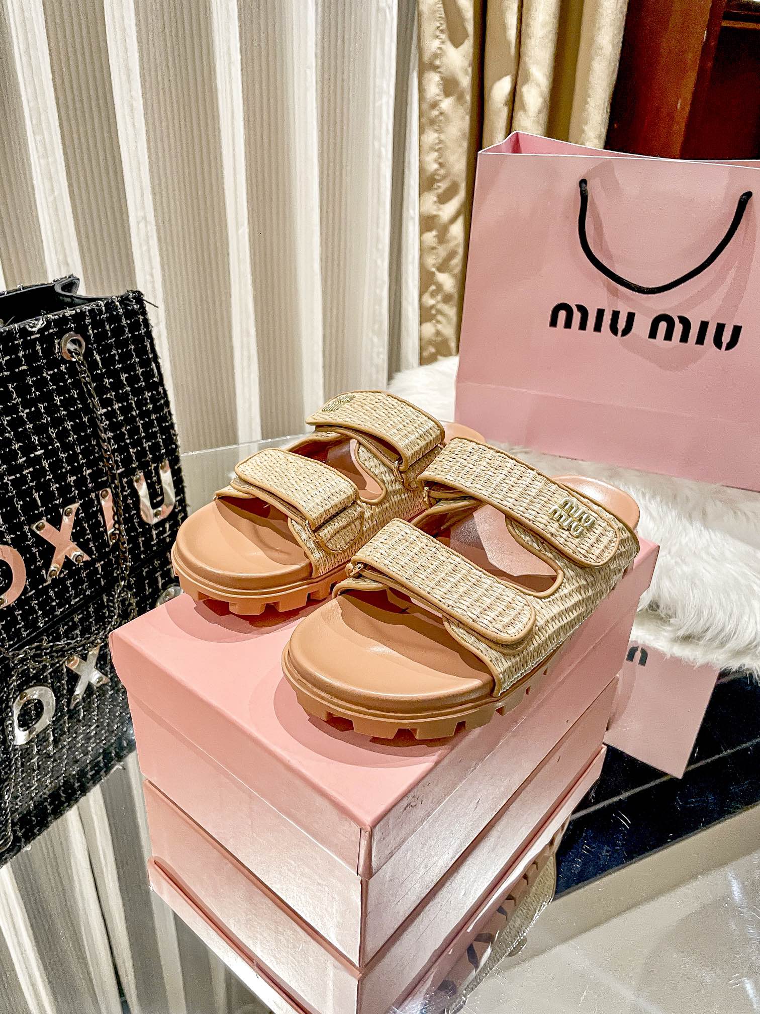 Fashionable Straw Velcro Slippers