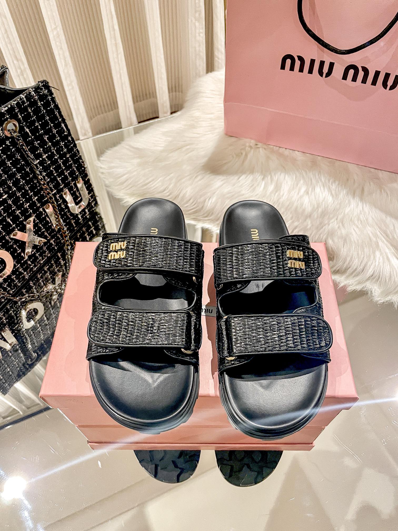 Fashionable Straw Velcro Slippers