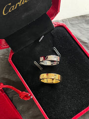Elegance signature diamond ring