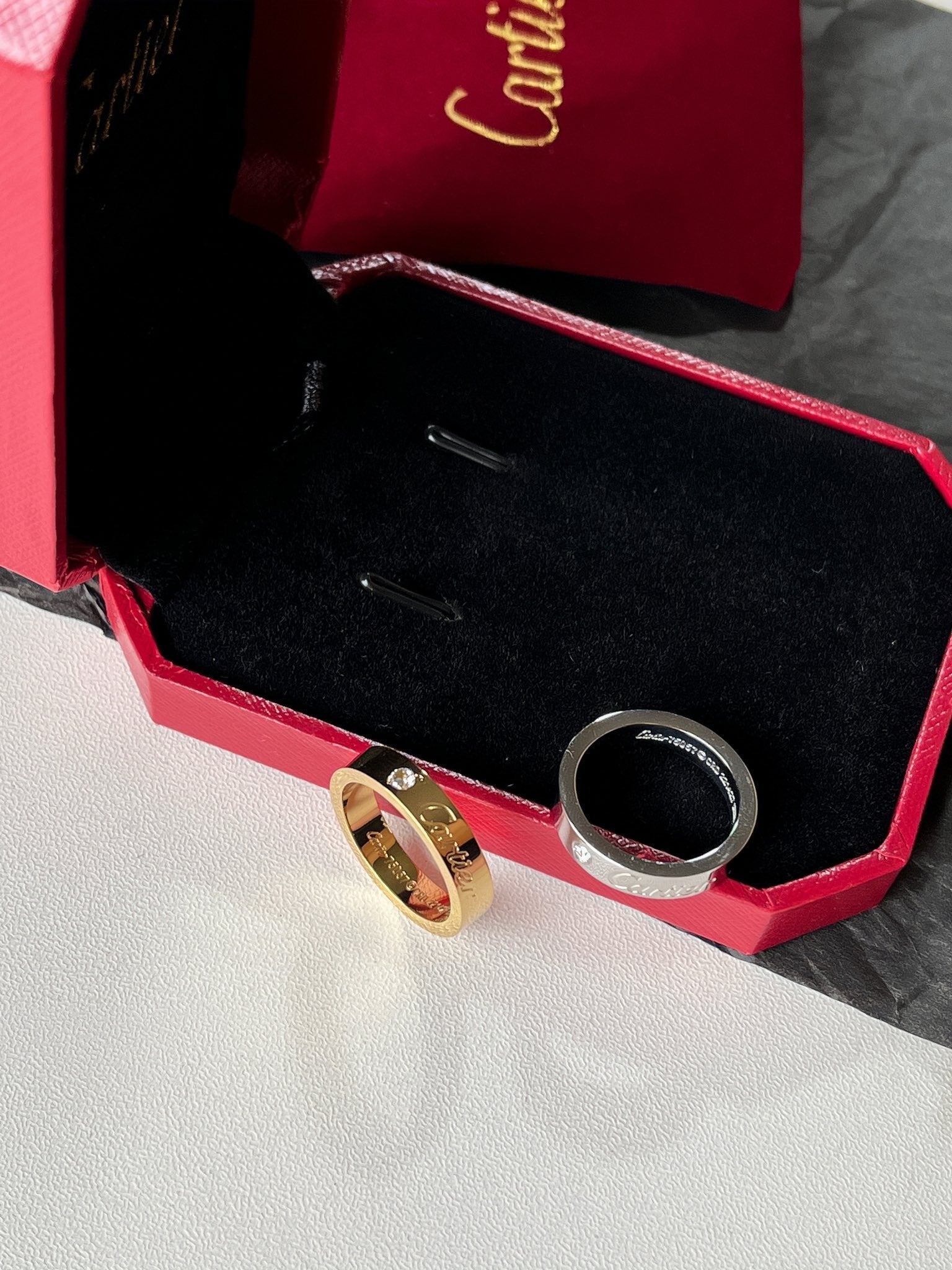 Elegance signature diamond ring