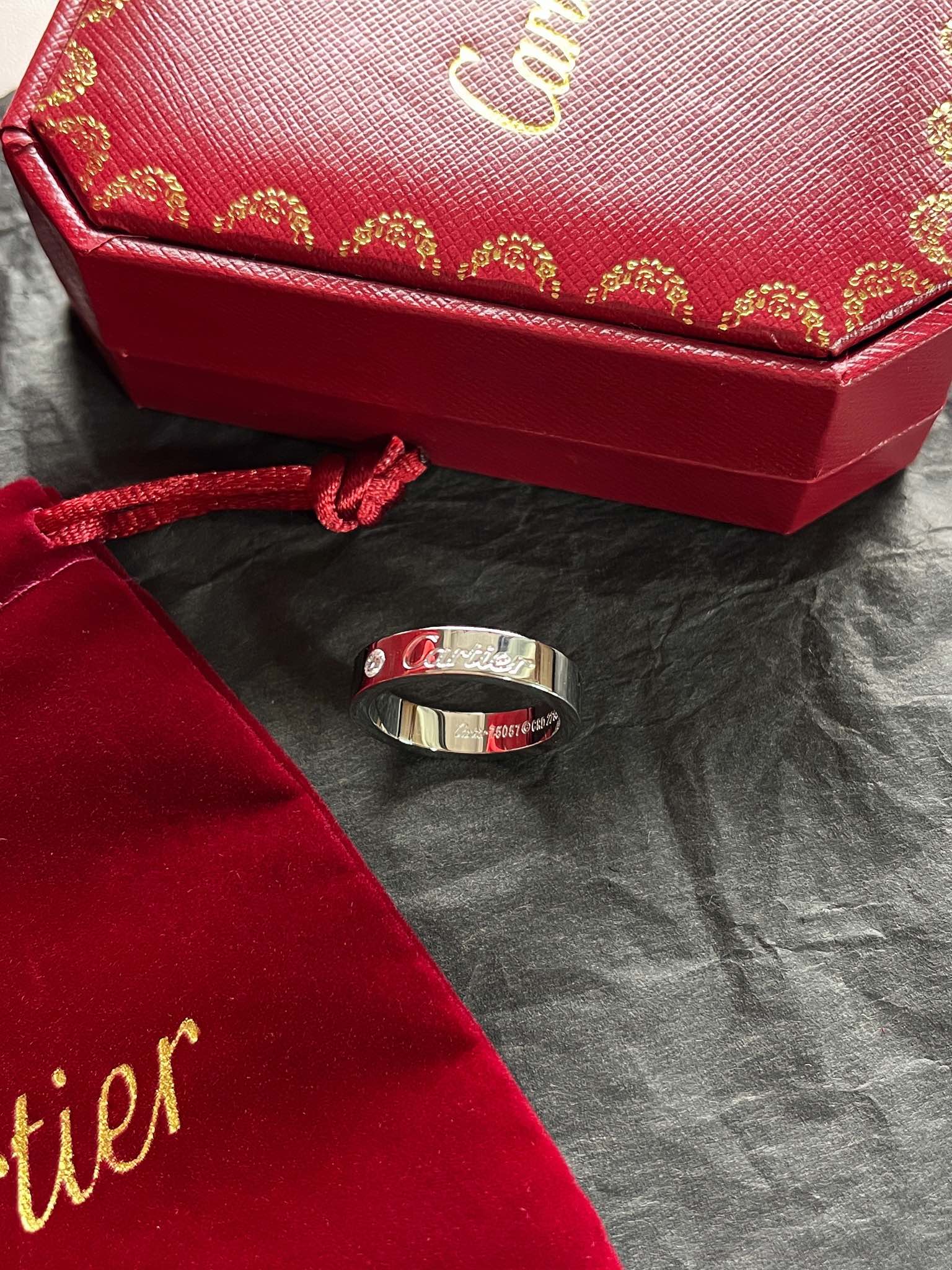 Elegance signature diamond ring