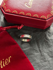 Elegance signature diamond ring