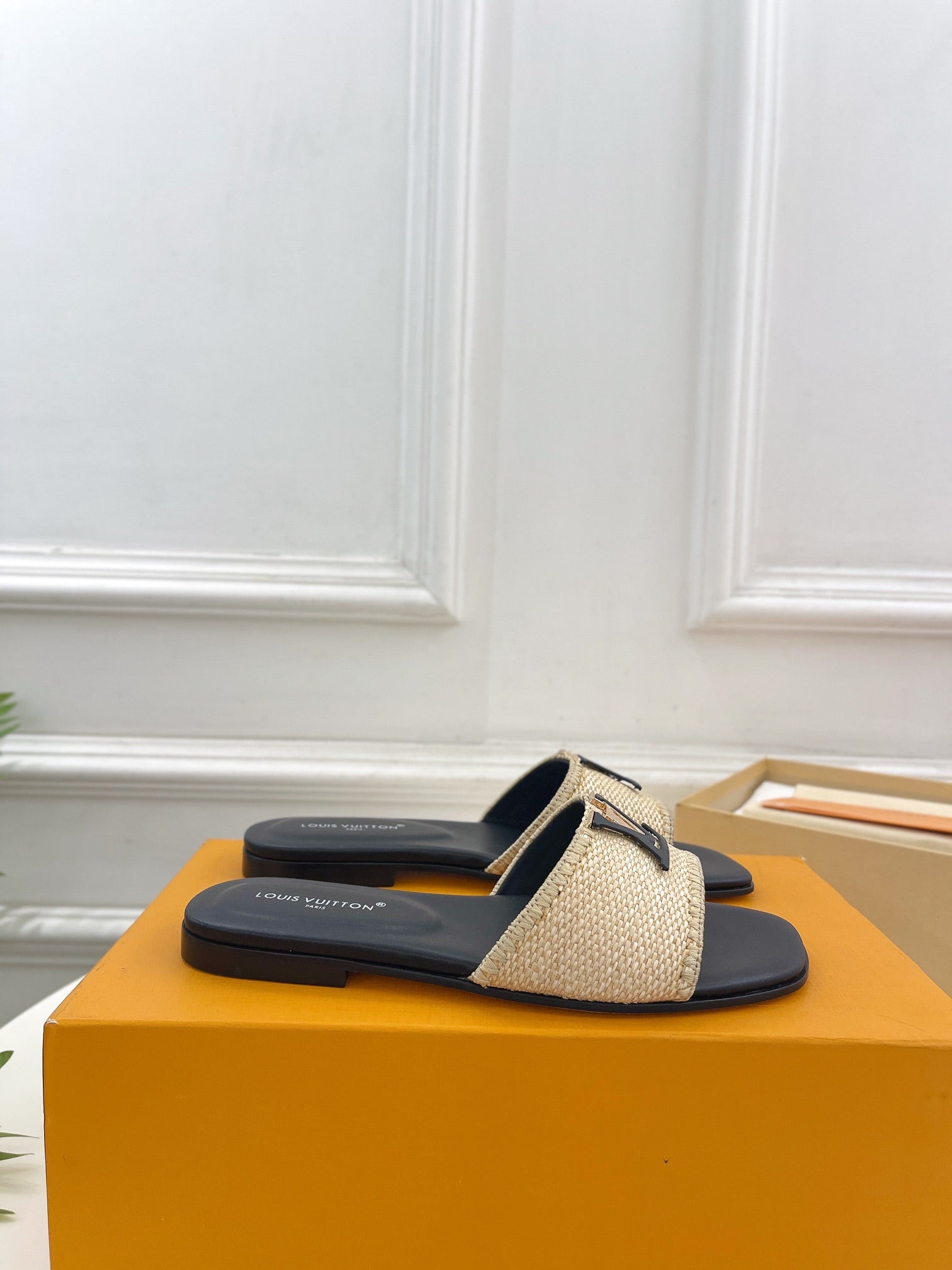 Straw Flat Slippers