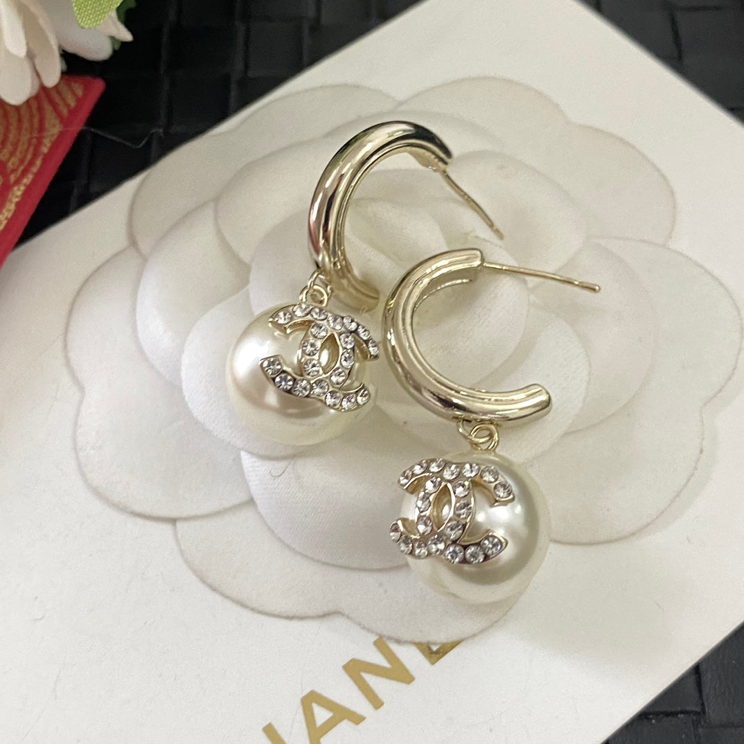 Round pearl drop earrings