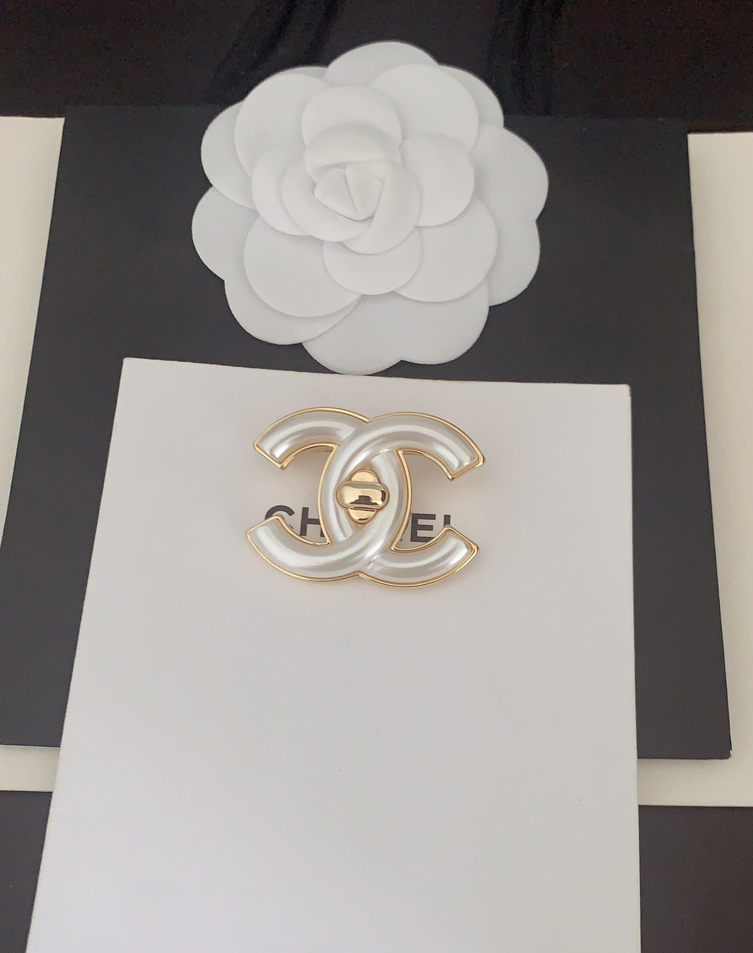 Elegant white brooch