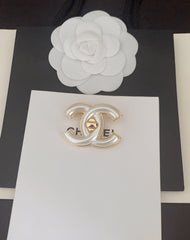 Elegant white brooch