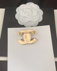 Elegant white brooch