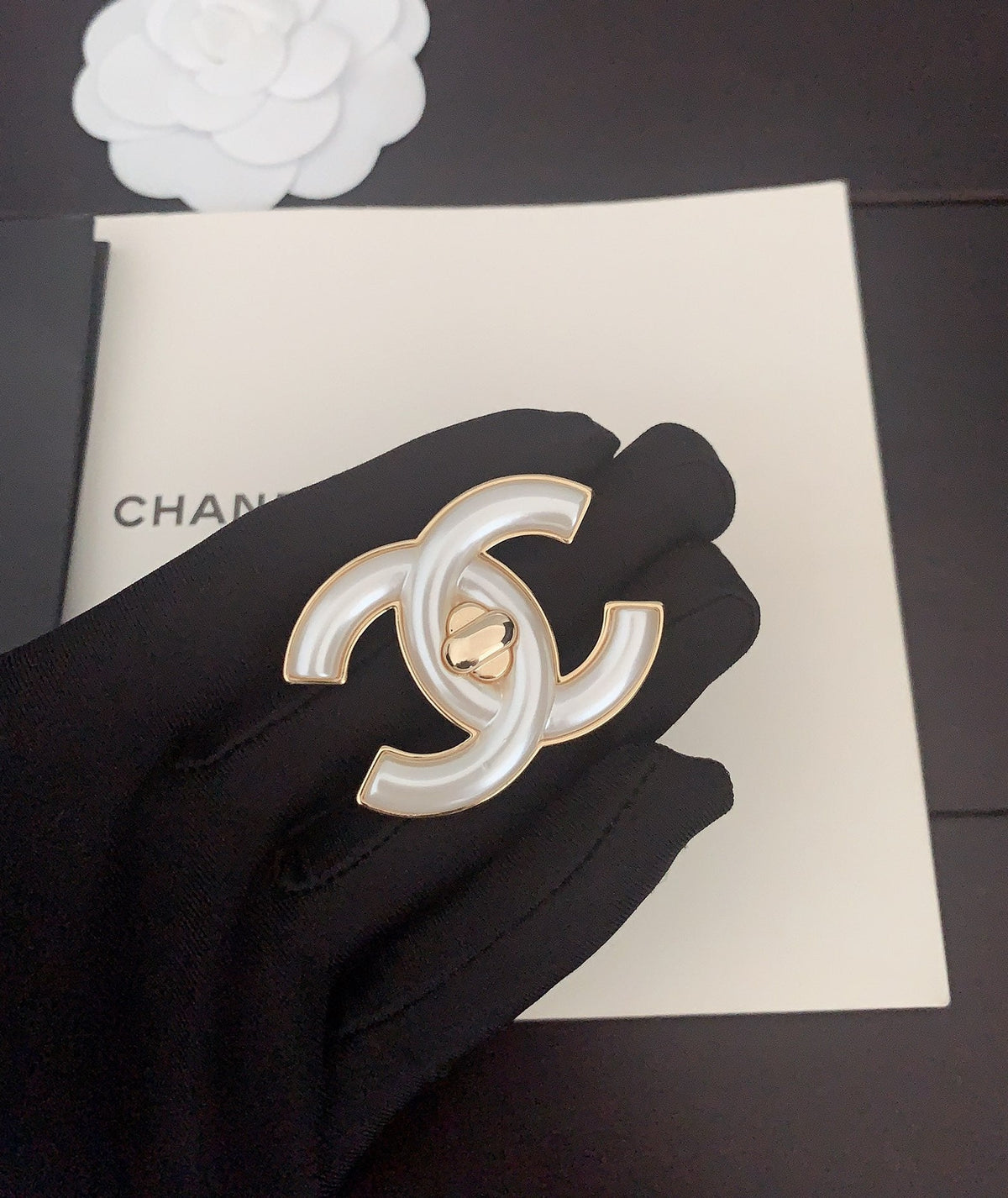 Elegant white brooch