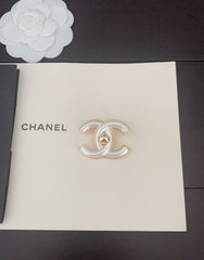 Elegant white brooch