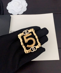 Gold Frame 5-character Brooch