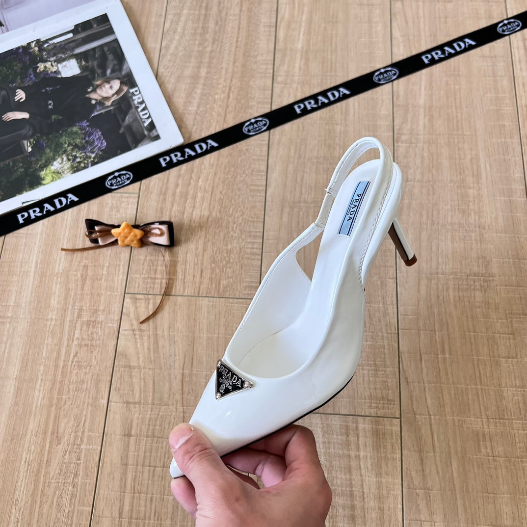 Fashionable triangle high heels