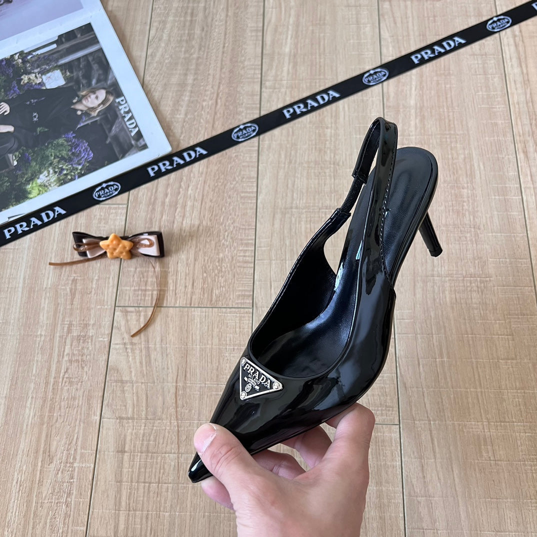 Fashionable triangle high heels