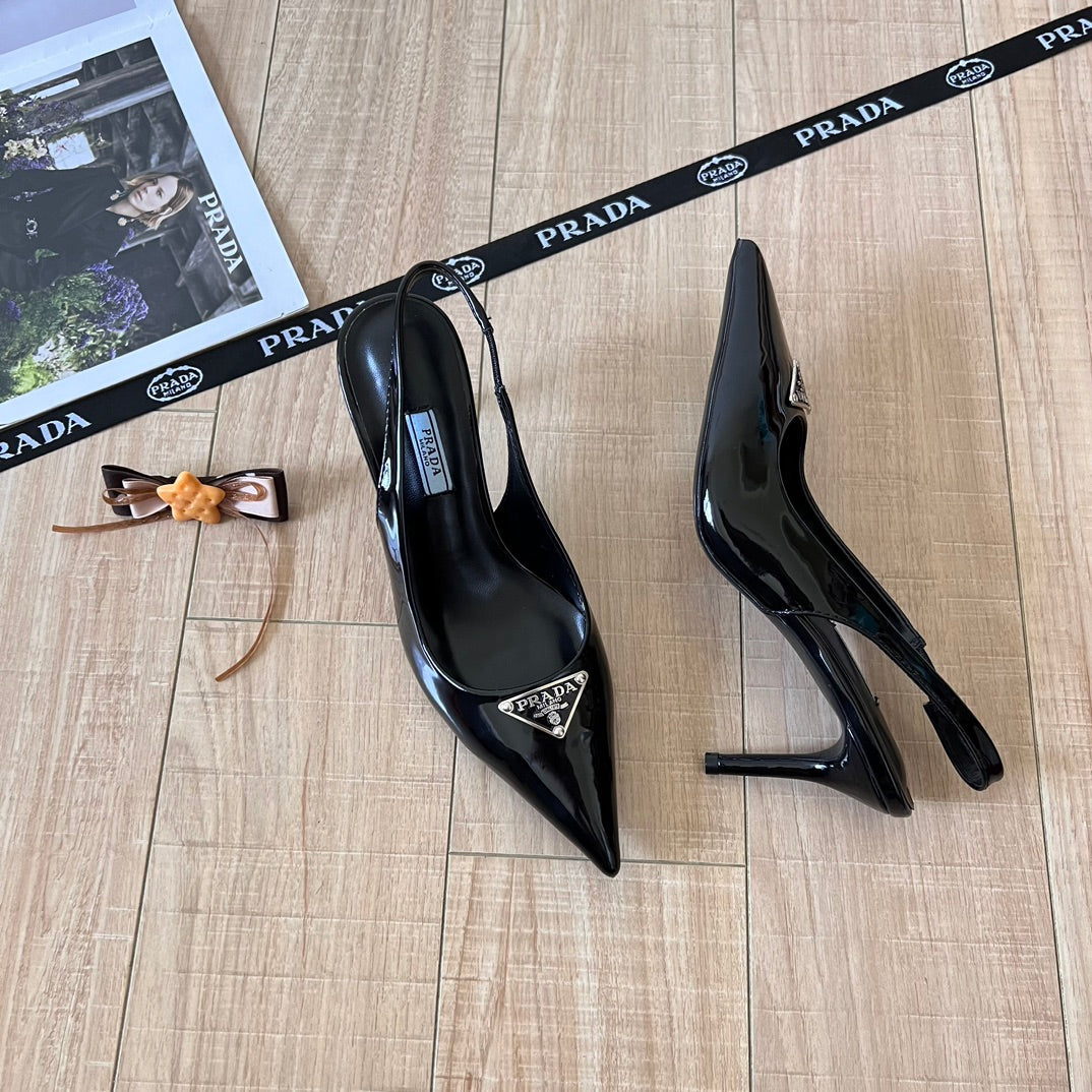 Fashionable triangle high heels