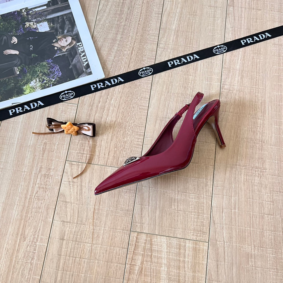 Fashionable triangle high heels