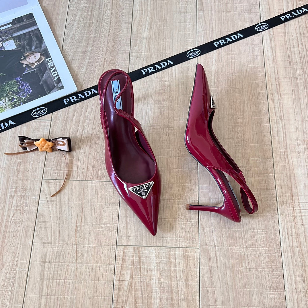 Fashionable triangle high heels
