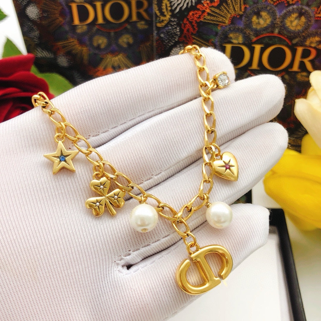 Four-Leaf Clover Heart Necklace