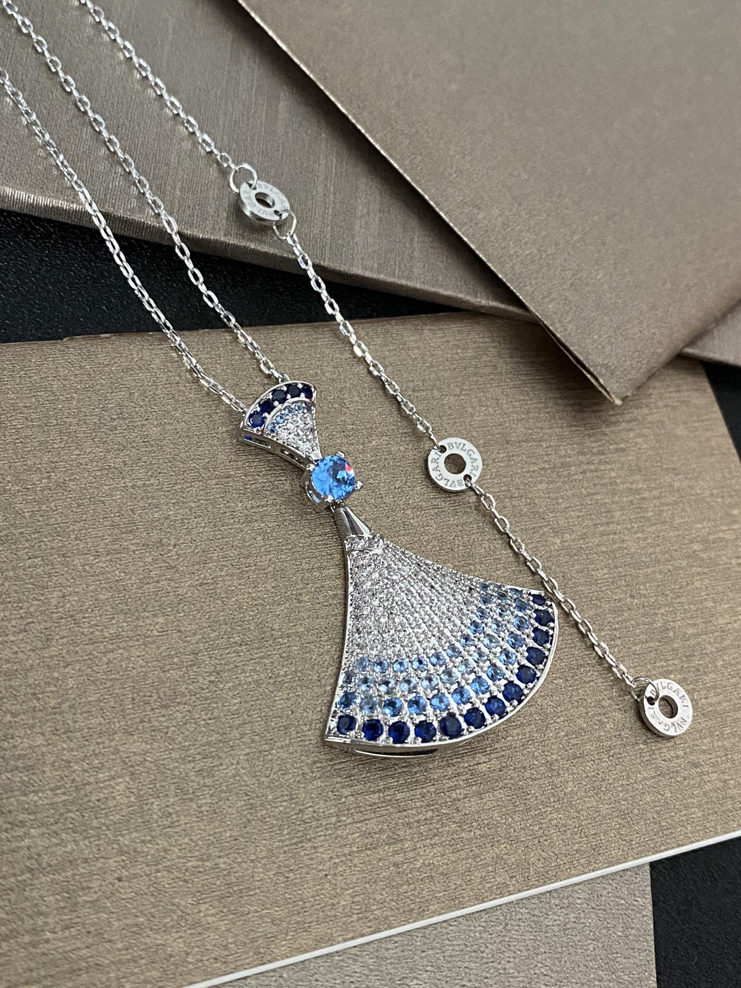 Sparkling Diamond Fan-Shaped Necklace