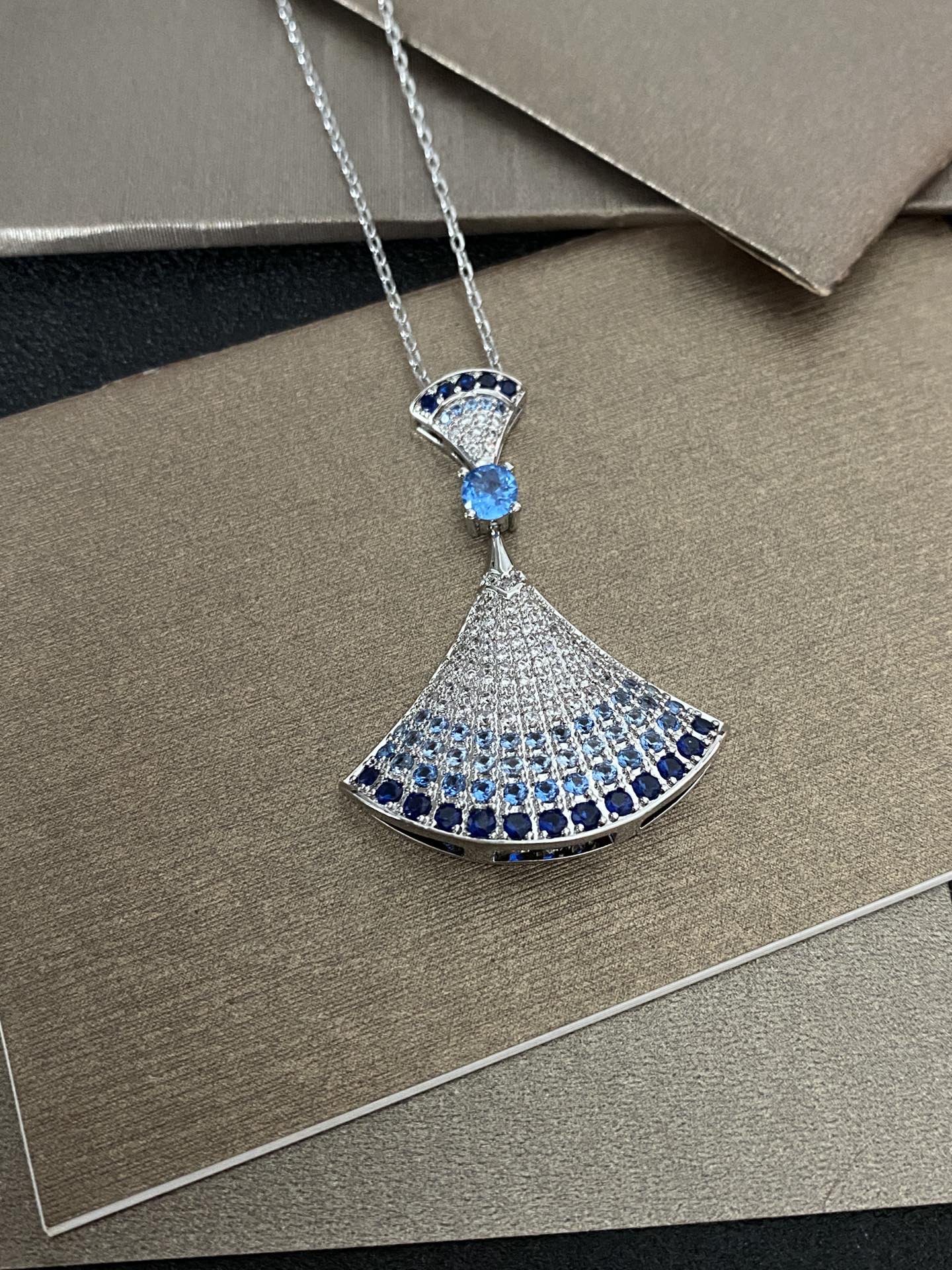 Sparkling Diamond Fan-Shaped Necklace