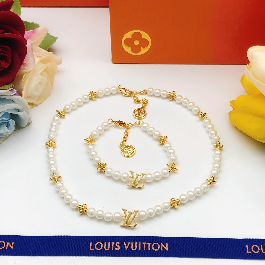 Elegant Fashion Pearl Necklace