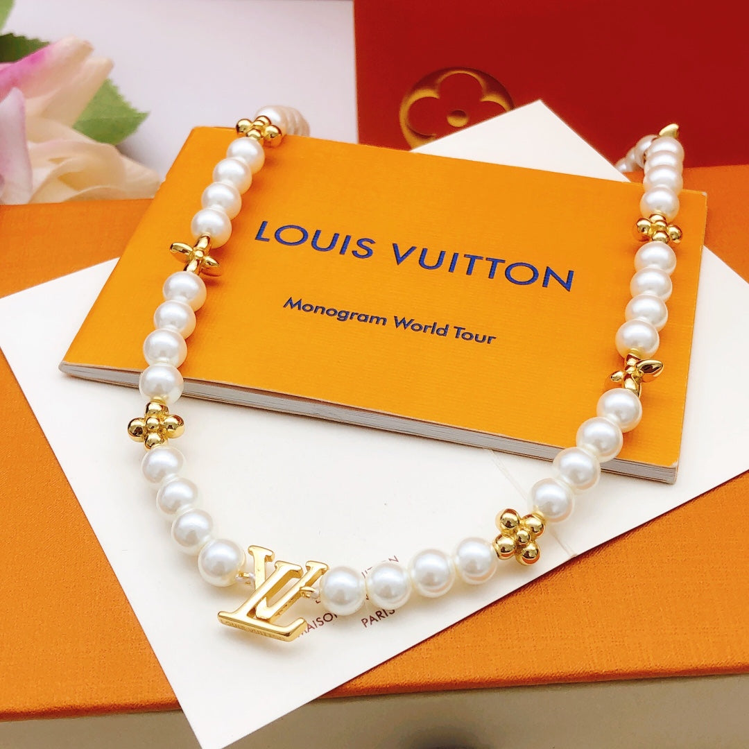 Elegant Fashion Pearl Necklace
