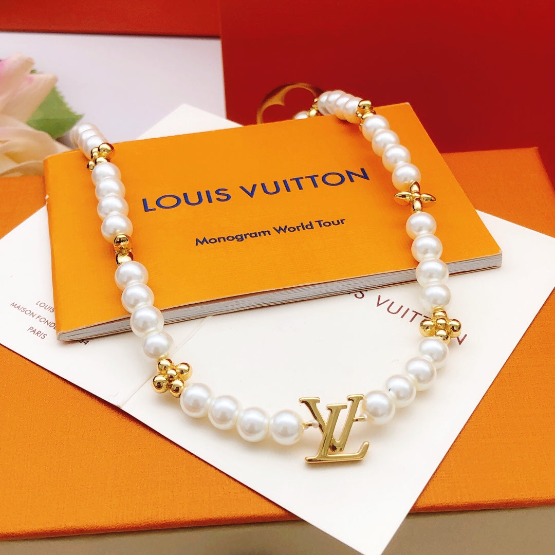 Elegant Fashion Pearl Necklace