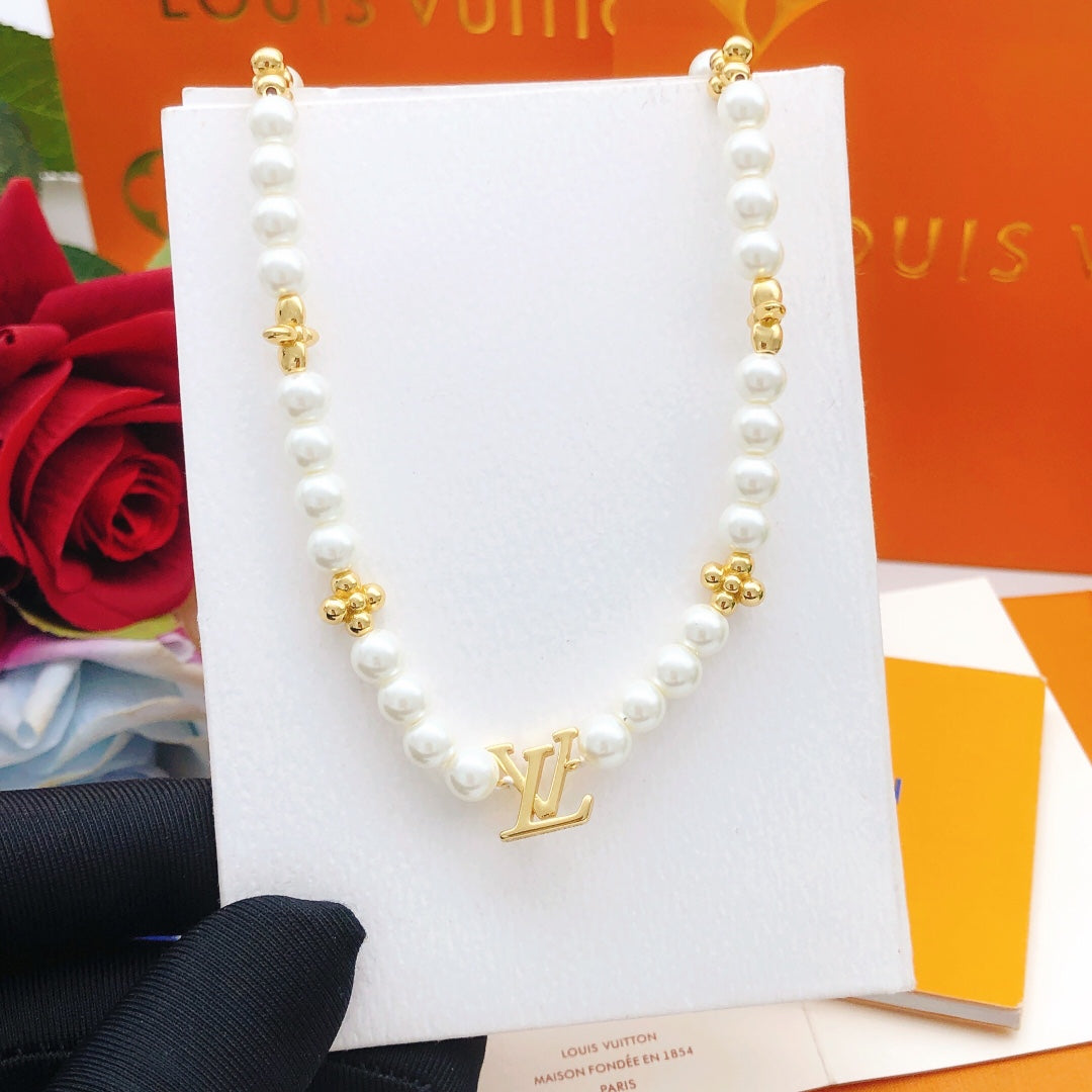 Elegant Fashion Pearl Necklace