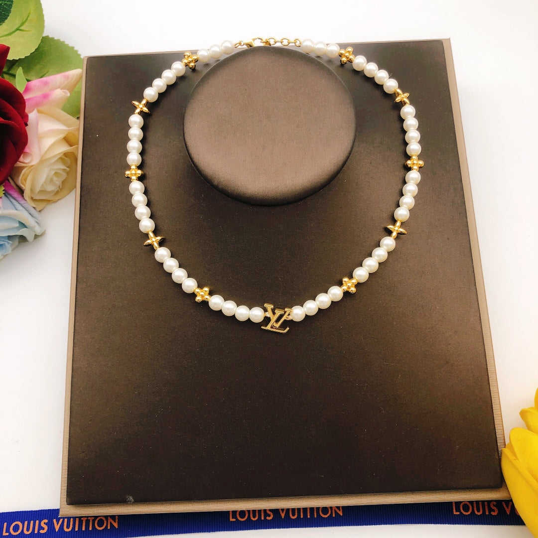 Elegant Fashion Pearl Necklace