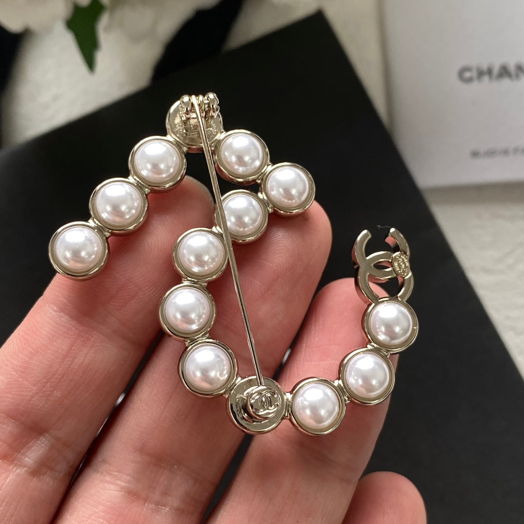 Creative "5" Pearl Brooch