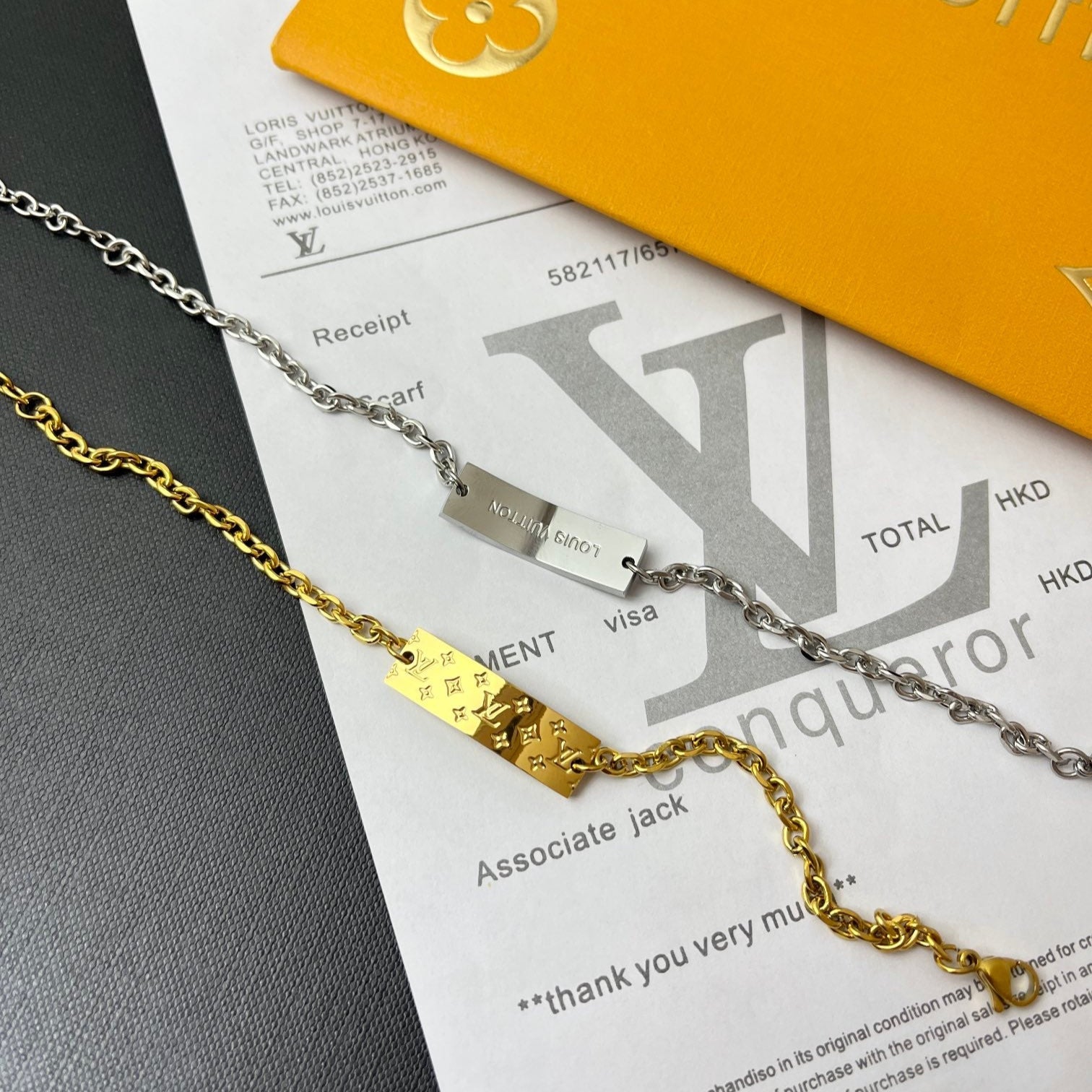 Nameplate pendant bracelet