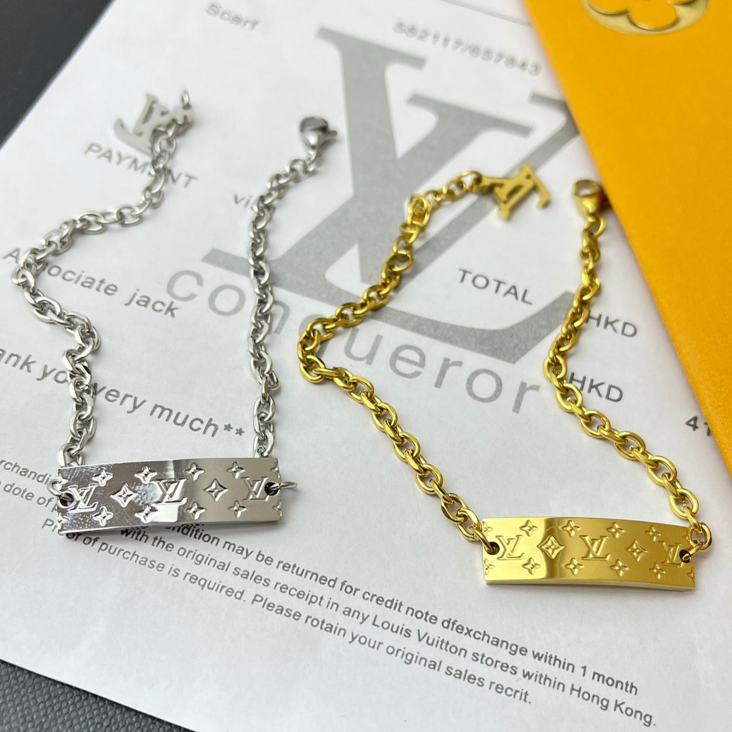 Nameplate pendant bracelet